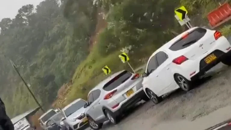 Moment i tmerrshëm në Kolumbi: Baltë dhe gurë bien mbi veturat, mes të vdekurve edhe fëmijë ​(Video)