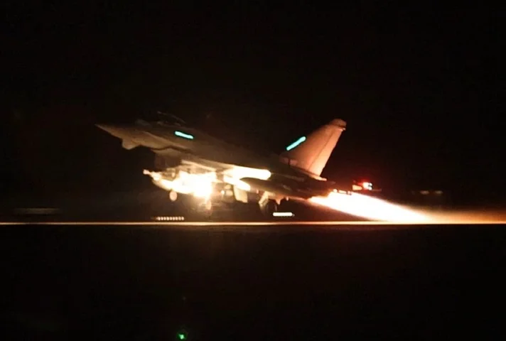 SHBA dhe Britania ndërmarrin goditje masive kundër rebelëve Houthi në Jemen