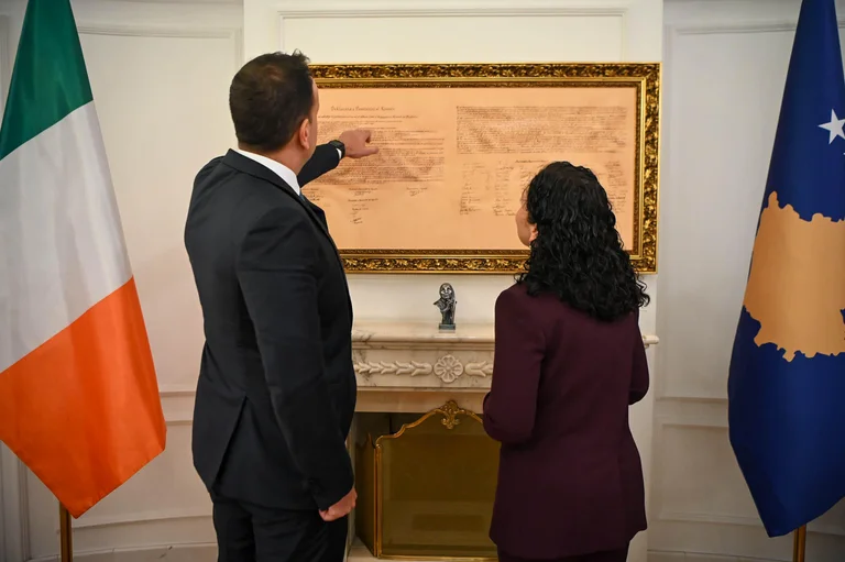 Osmani e falënderon kryeministrin e Irlandës që është kundër masave të BE’së, kërkon që Kosovës t’i jepet statusi i kandidatit