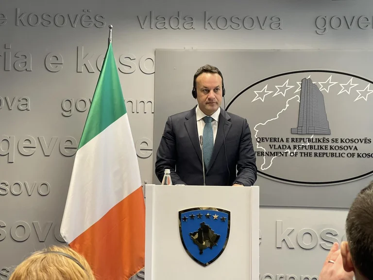 Varadkar: Asociacioni duhet të bëhet por jo mikroshtet brenda Kosovës