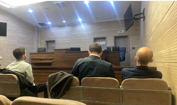 Zëdhënësi i VV-së e asamblisti Azemi dalin para gjykatës për kanosjen e gjyqtarit Bajraktari e prokurorit Shefkiu
