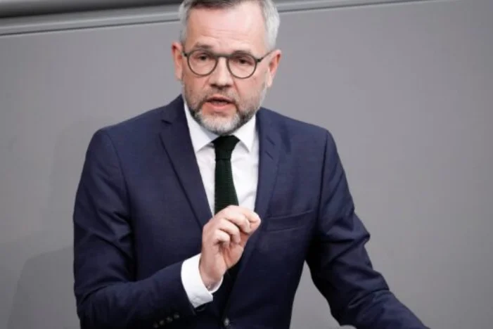 Roth: Vuçiq nuk është më një partner i besueshëm, nuk ka vend për shërbëtorët e Putinit në BE
