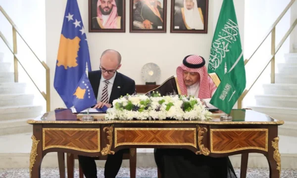 Kosova nënshkruan marrëveshje me Arabinë Saudite për lirim nga vizat për ata që kanë pasaporta diplomatike e zyrtare