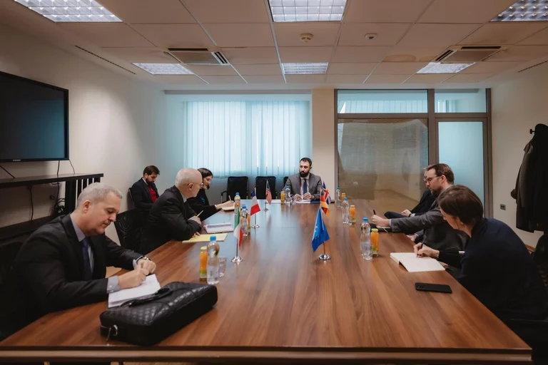 Krasniqi në takim me ambasadorët e QUINT-it, bisedojnë për iniciativat e grupeve nismëtare në komunat e Veriut