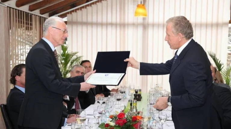 Beckenbauer è stato decorato con il premio Kosovo Honor Ambassador
