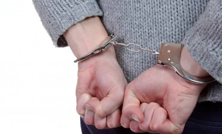 Arrestohen ish-çifti në Gjakovë, u rrahen mes vete