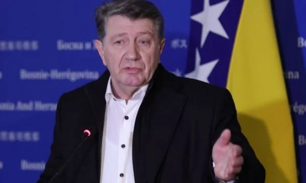 Përfaqësuesi i Asamblesë Parlamentare të BeH-së: Dodik po na çon direkt në luftë, do të përfundojmë në llogore dhe jo në BE