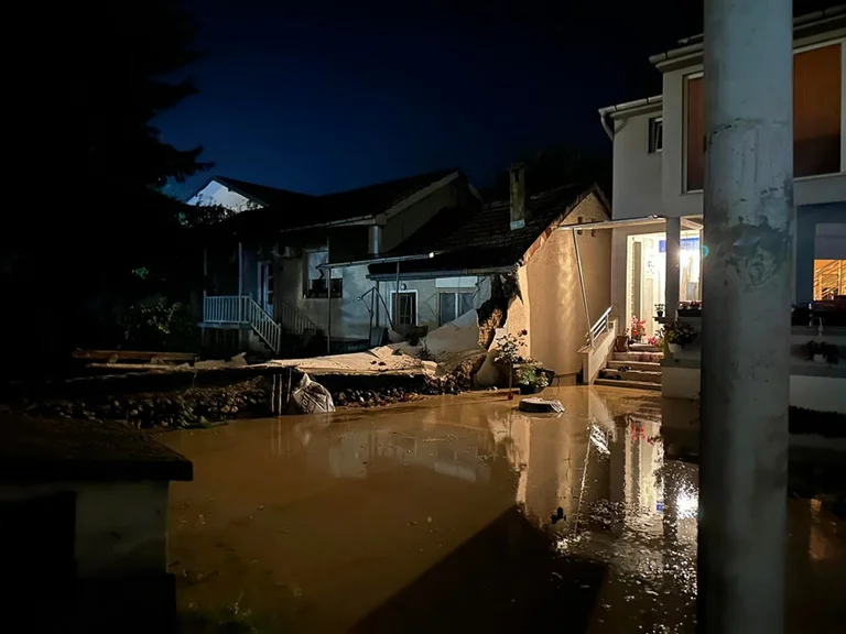 Morën premtime nga Qeveria dhe Komuna e Pejës, familja Ademaj që humbi nusën dhe nipin nga vërshimet ende në pritje që 6 muaj
