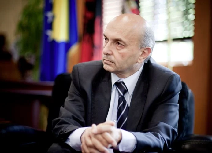 Isa Mustafa reagon ndaj vendimit të Ramës për vendosje të kamerave, thotë se “qytetarët shndërrohen në njerëz të dyshuar”