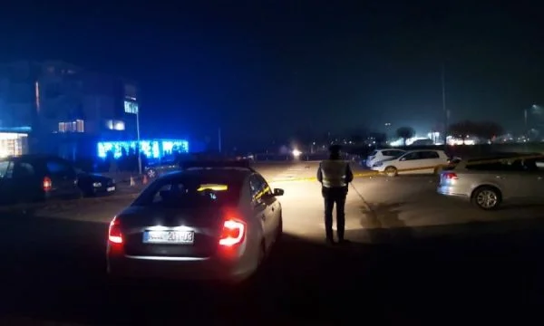 Vetaksident në Batllavë: Shoferi del nga rruga me automjet, tre persona marrin lëndime