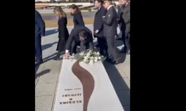 Raportohet se politikani serb që ka vizituar Prekazin dhe ka kërkuar falje është arrestuar nga BIA