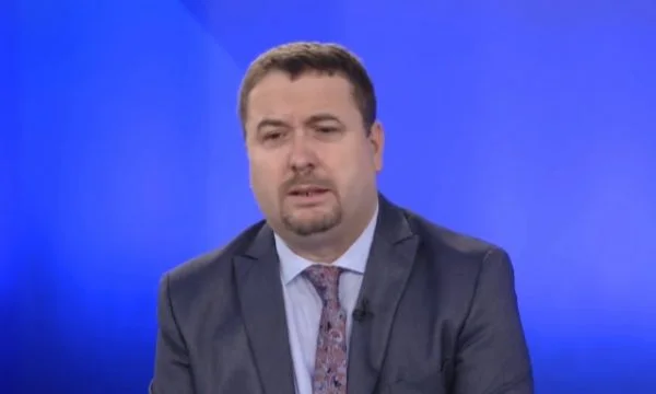 Latifi: Mizopatria – ndjenja e urrejtjes për vendin tënd, qysh erdhëm në këtë ditë?