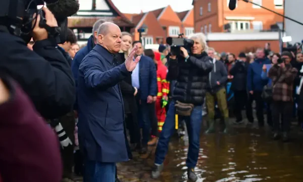 Gjermani: Scholz shkon me helikopter zonat e përmbytjeve