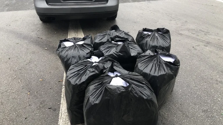 Kontrabandë në Vërmicë, Dogana konfiskon 145 kilogram duhan që po vinte nga Shqipëria