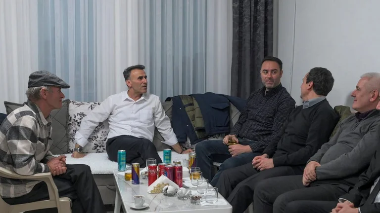 Lulzim Hetemi espera Año Nuevo en casa, Kurti con visitas de ministros.