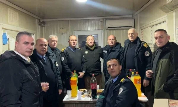 Viti i Ri i gjeti në krye të detyrës, kështu e pritën vitin 2024 disa pjesëtarë të Policisë së Kosovës (FOTO)