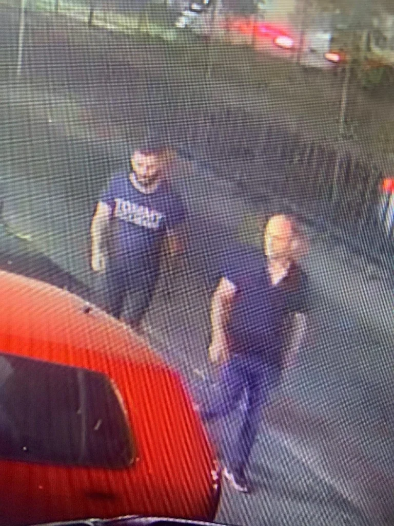La polizia chiede il suo aiuto per arrestare queste due persone.