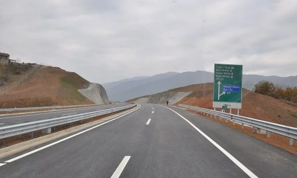 Polizia con appelli ai conducenti: Non fermarsi sulla strada se non necessario