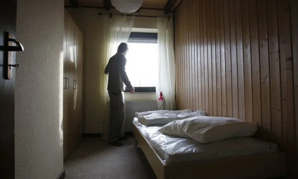 Kosovar is accused of robbing and beating at a hotel, a woman he had just met