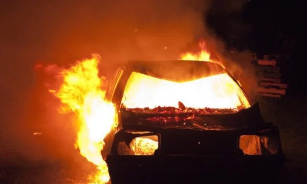 Car burning video in Prizren, wo 55-jährige angeblich selbst getötet