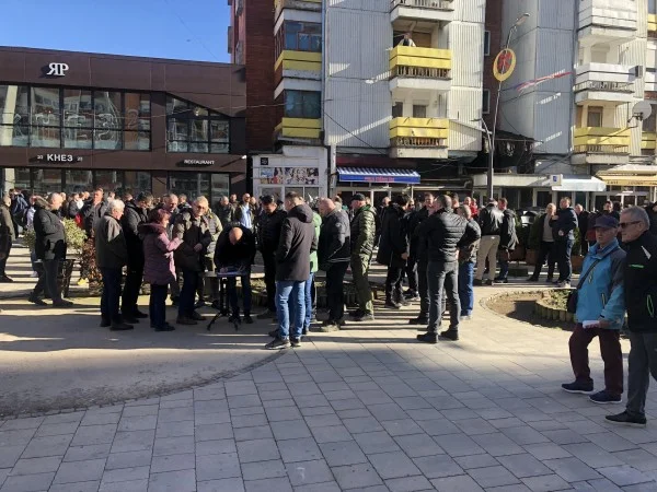 Serbi del nord protesta divieto di importazione, sequestro di merci
