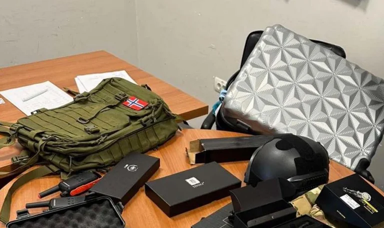 Zwei Waffenschmuggelfälle und andere militärische Geräte, die in Merdar inhaftiert sind