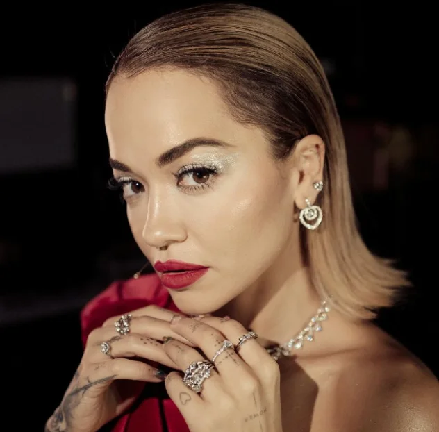 La excelencia festiva de Rita Ora