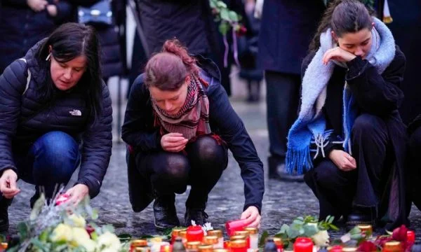 Tschekhia kündigt den Trauertag von morgen den Opfern des Massenangriffs in Prag an
