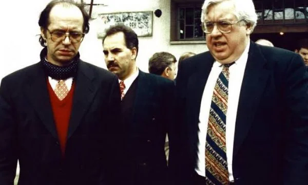 L'ambasciatore Cornblum muore, che ha fatto la storia aprendo il primo ufficio degli Stati Uniti in Kosovo