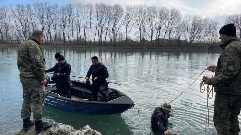 La ricerca sul ritrovamento di Kosovar che accidentalmente cadde sul fiume Buna continua