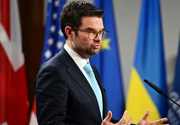 Germany says s'do force Ukrainian refugees back and fight