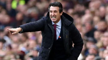 Unnai Emery wird der erste Coach, der öffentlich zu sprechen ist.