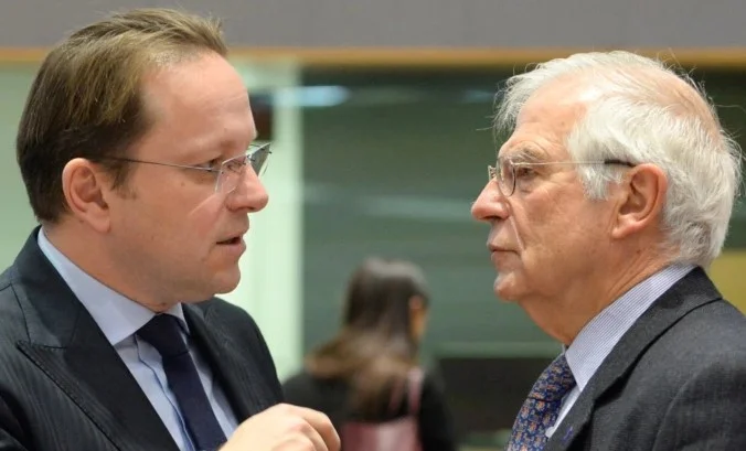 Le voci dell'UE riguardano le irregolarità nelle elezioni della Serbia: Election Process Needs Improvement