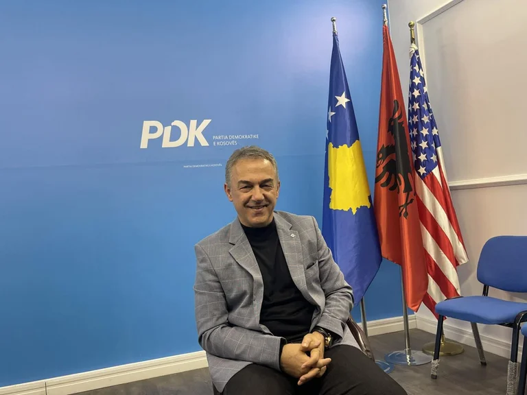 Abdullah: Il governo sta dando alla Serbia un visto per tornare in Kosovo attraverso l’Associazione