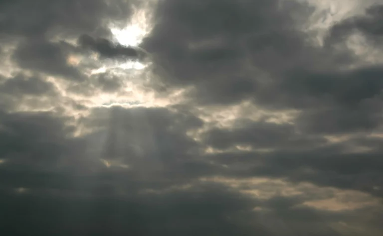 Sol y nubes hoy