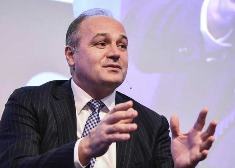 Hoxhaj per l'annuncio di Kurt ieri sera: