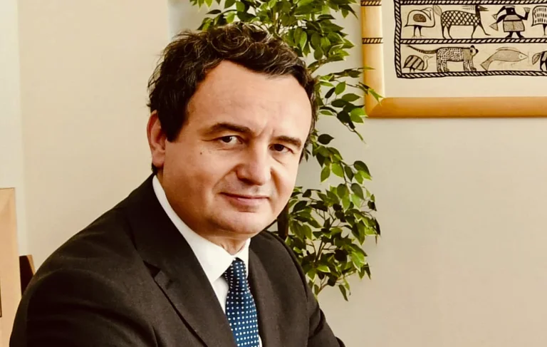 Divertido acto de diplomacia: el anuncio de Kurt anoche, no deberías perderte.