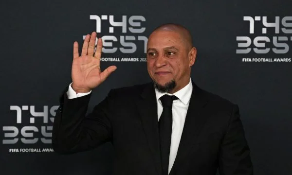 Roberto Carlos, ein Kandidat für die Direktion des Kosovo, sowie