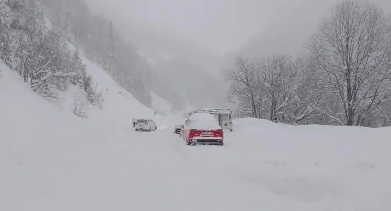 Mbyllet tërësisht për qarkullim rruga nga Brezovica në drejtim të Qendrës së Skijimit