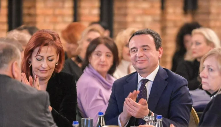 Kurti t’u e shiju ndejën në “Klan Arena”, Mehmetaj: Dështak, dikur thoshe se Devollët e kanë privatizu me korrupsion