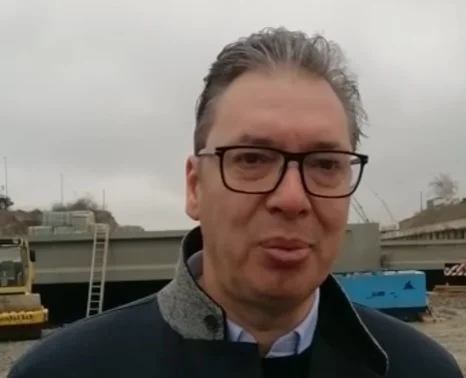 Vuçiq luan viktimën: ‘Vitin e ardhshëm do të tentojnë zyrtarisht, përfundimisht, të na e marrin Kosovën’