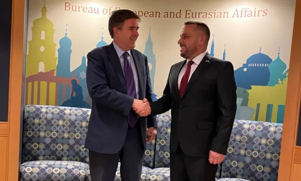 Ndihmës Sekretari i Shtetit O’Brien pret Maqedoncin, riafirmon partneritetin me Kosovën, jep mbështetje për FSK’në