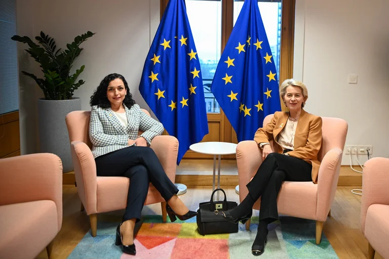 Presidentja Osmani në takim me Leyen: Kërkova që domosdoshmërisht të hiqen masat ndaj Kosovës
