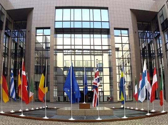BE miraton konkluzat për Kosovën e Serbinë: Pritet gatishmëri e të dyja palëve për të pranuar draft-statutin e Asociacionit