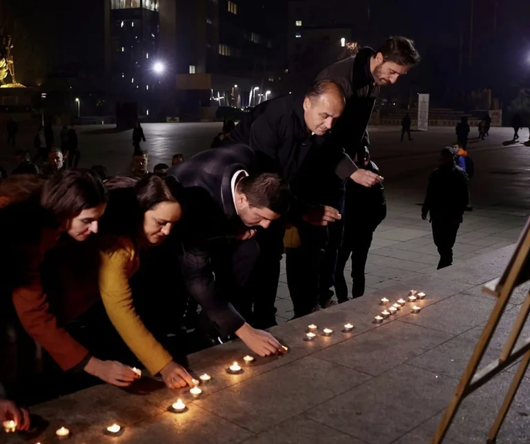 Memli Krasniqi ndez qirinj për Andrew Strong, avokatin e Kadri Veselit