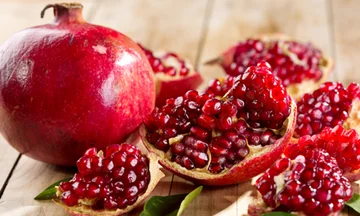 Il tè curativo del melograno e l'influenza - e - pepe nero allergico