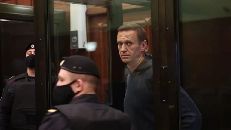 Navalny dërgohet në një burg të ri, nuk dihet vendndodhja e tij