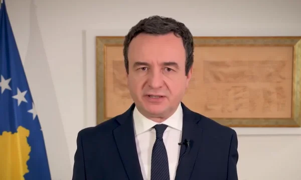 “Kemi minimizuar dëmet” – Kurti “harron” korrupsionin e nepotizmin në qeverisjen e tij, si gjithmonë me akuza për pushtetet e kaluara