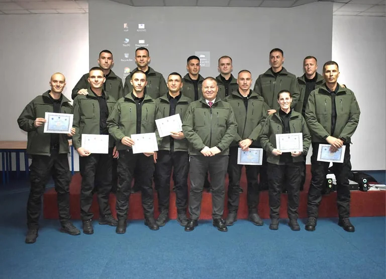 13 zyrtarë policorë i bashkohen Njësitit të Mbrojtjes së Afërt