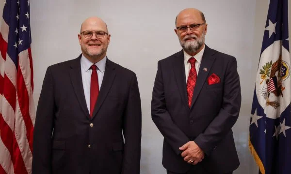 Hovenier takohet me ambasadorin e ri të Shqipërisë: Mirëseardhje të ngrohtë në Kosovë